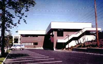 building_4.jpg (21868 bytes)